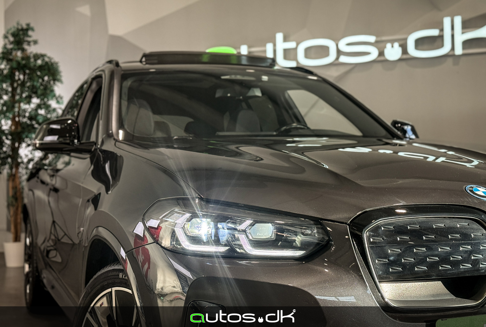 Grå BMW iX3 fra 2023