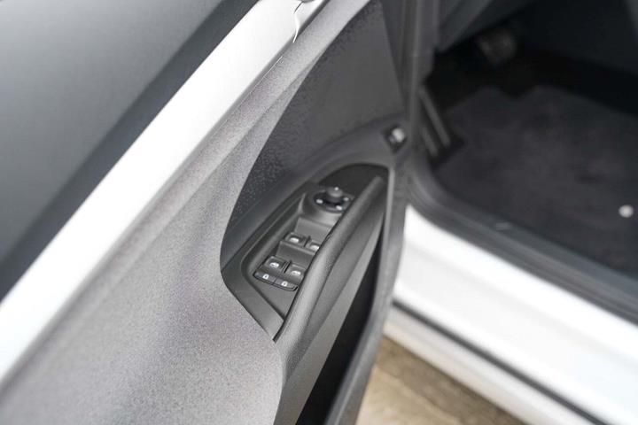 Hvid Skoda Enyaq fra 2026
