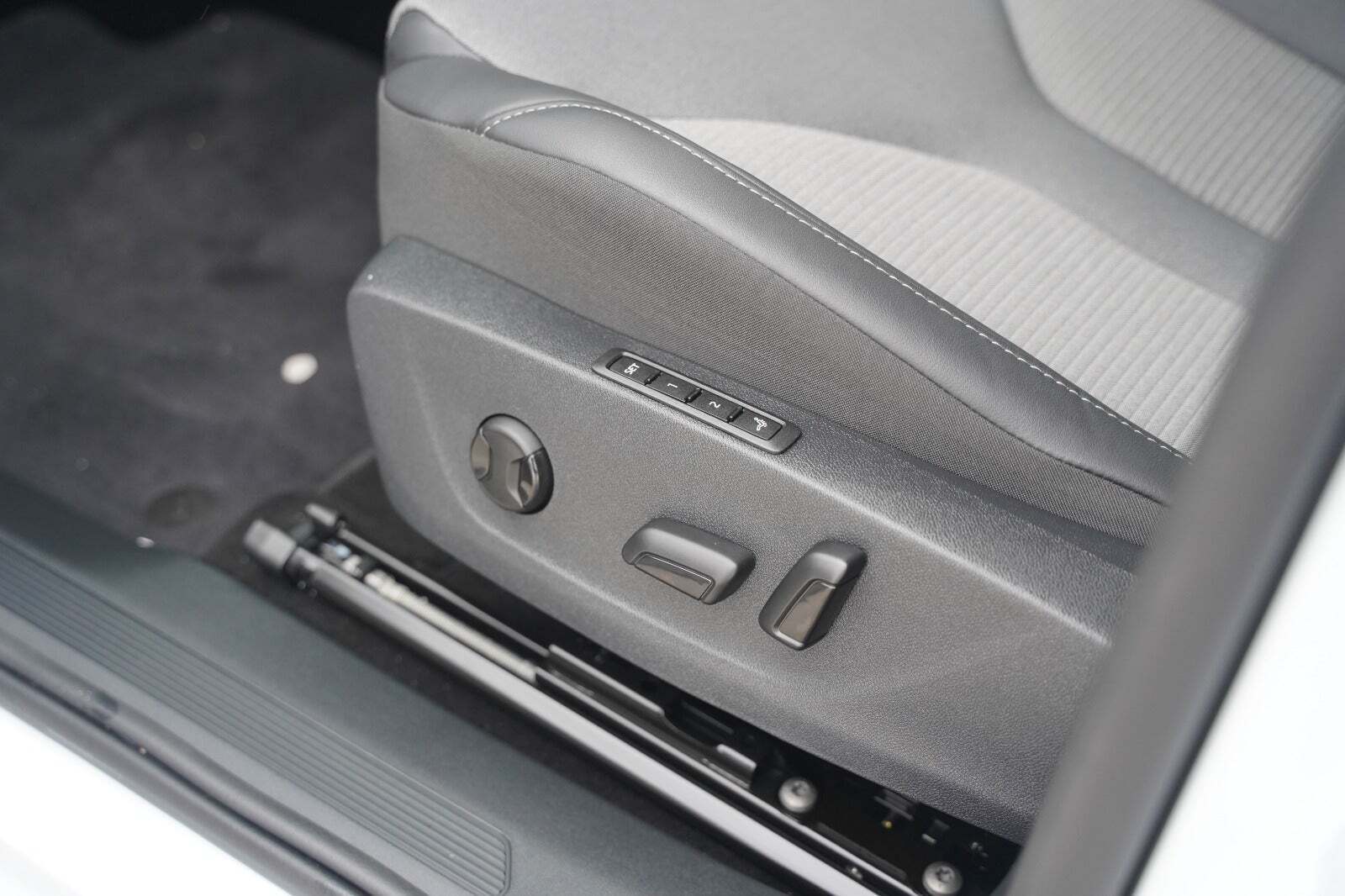Hvid Skoda Enyaq fra 2026