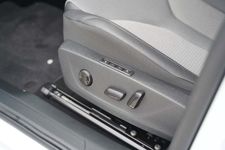 Hvid Skoda Enyaq fra 2026