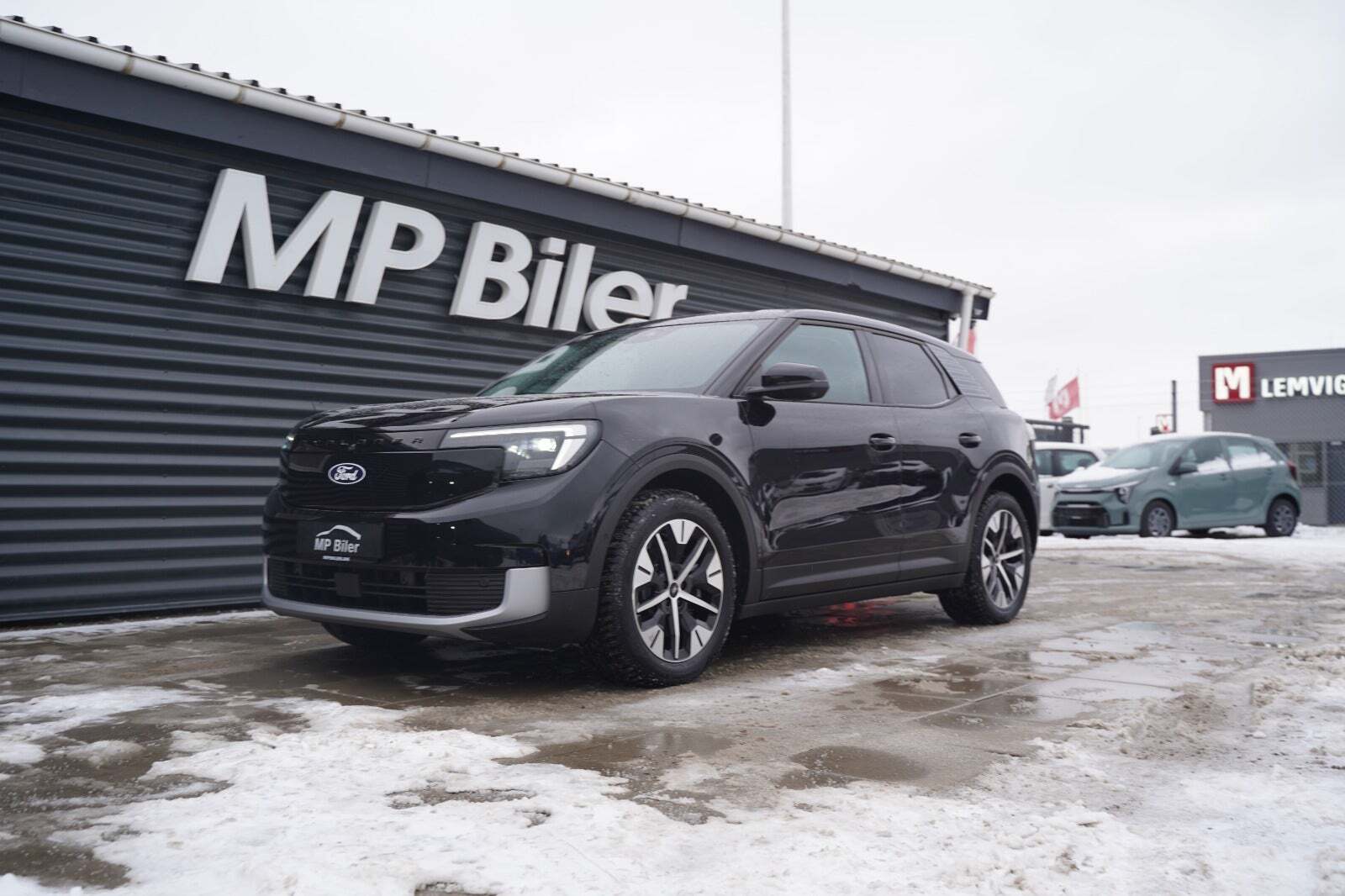 Ford Explorer 77 Premium Extended Range