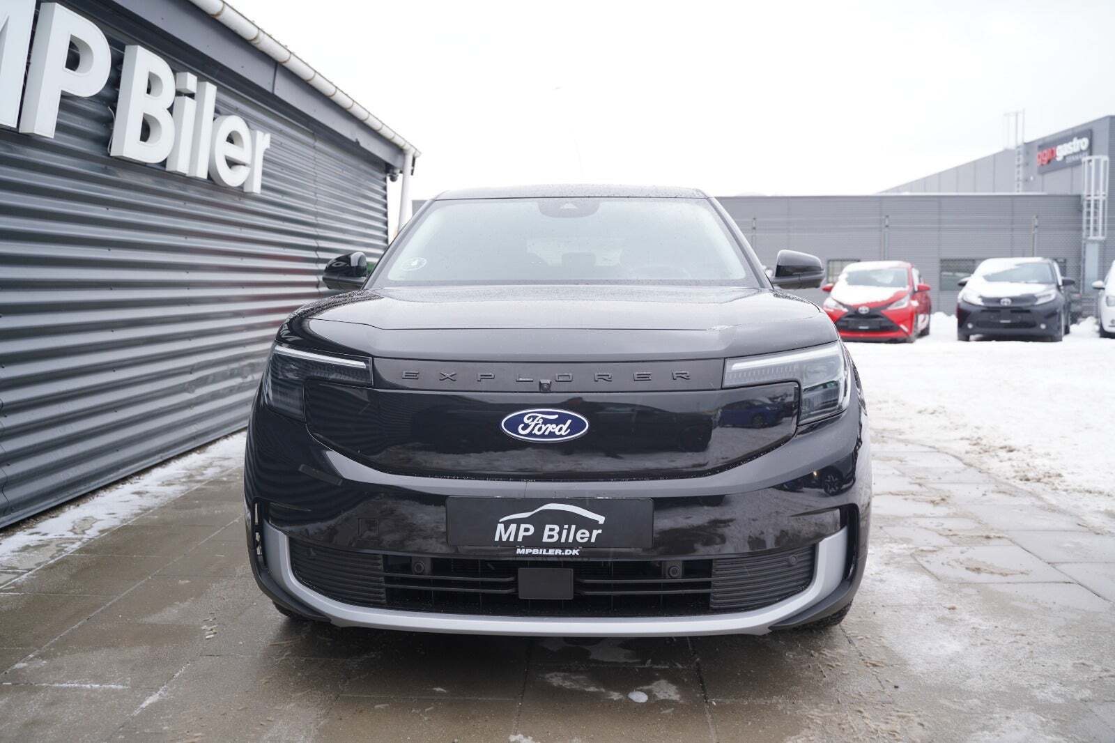 Ford Explorer 77 Premium Extended Range