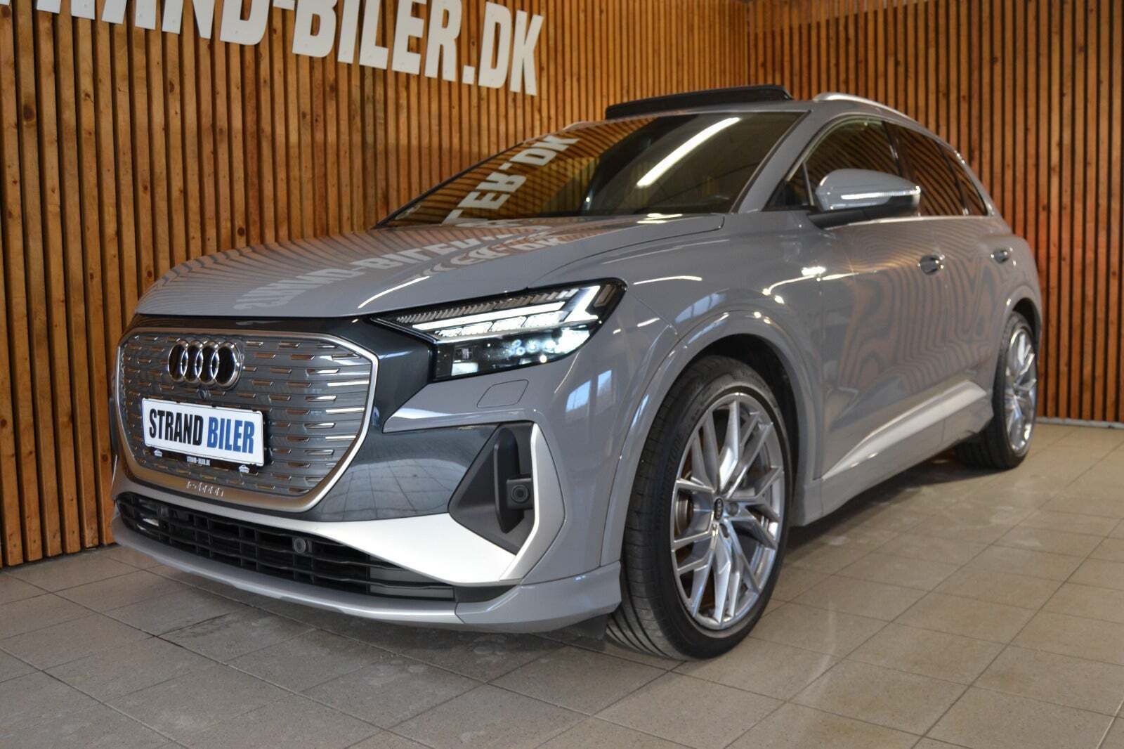 Grå Audi Q4 e-tron fra 2022