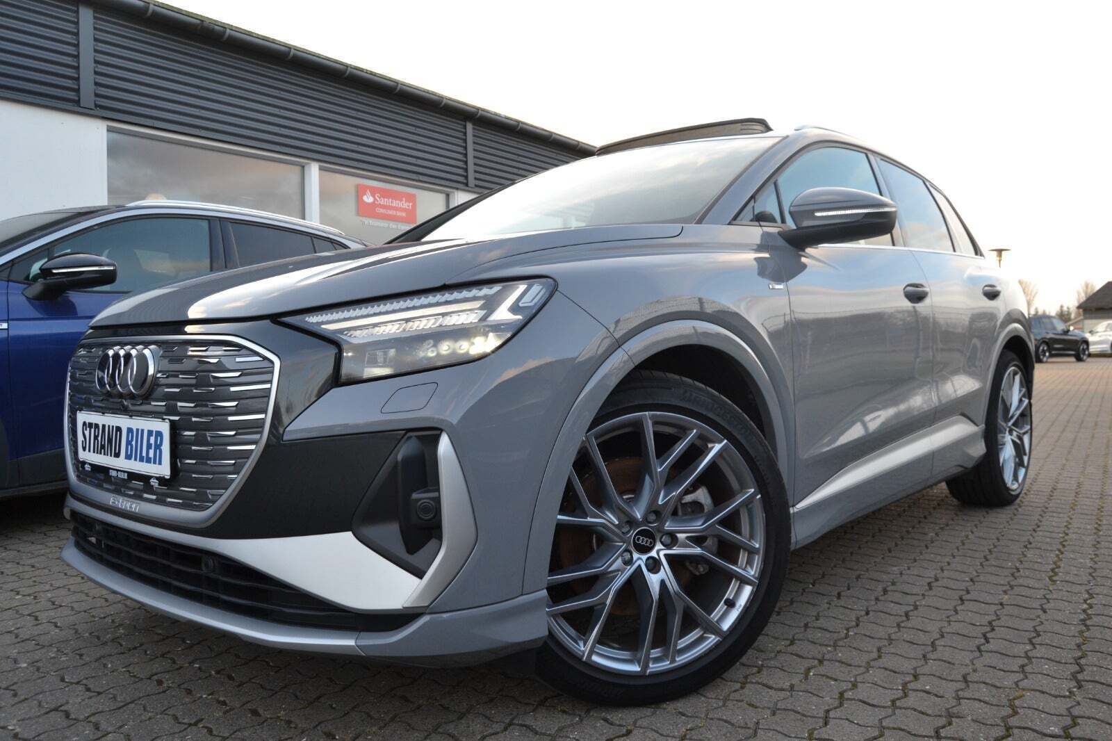 Grå Audi Q4 e-tron fra 2022