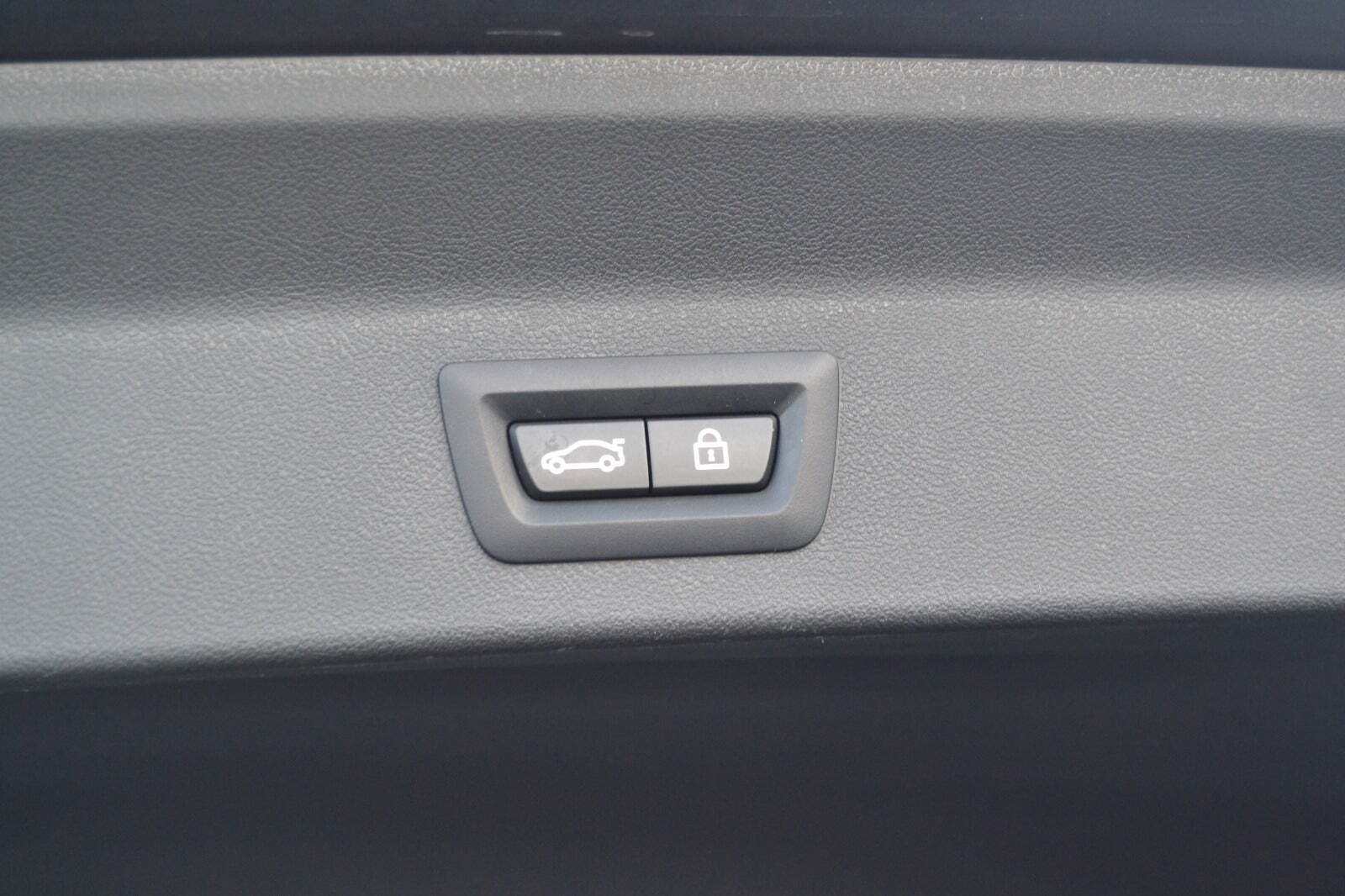 Grå BMW iX3 fra 2023