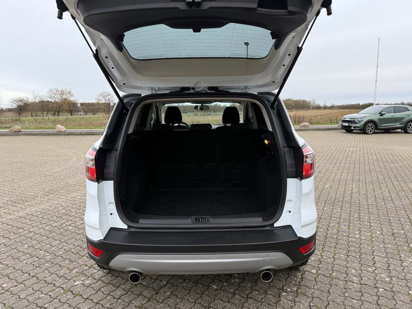 Hvid Ford Kuga fra 2017