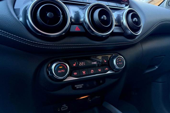 Rød Nissan Juke fra 2019