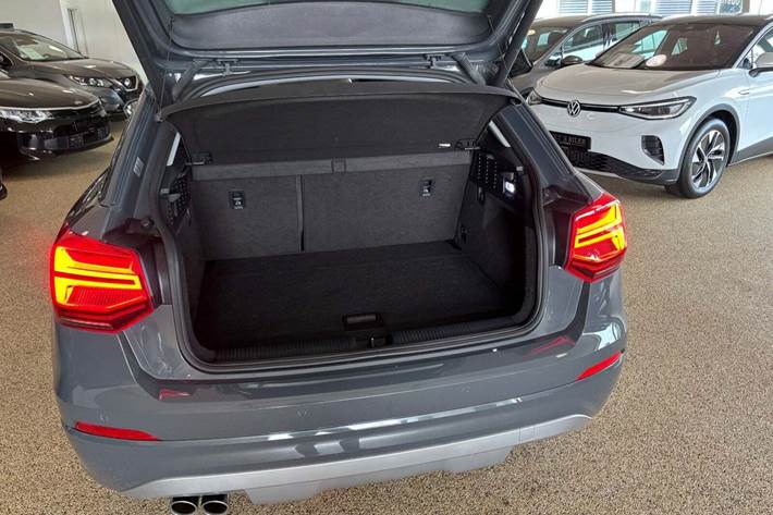 Grå Audi Q2 fra 2019