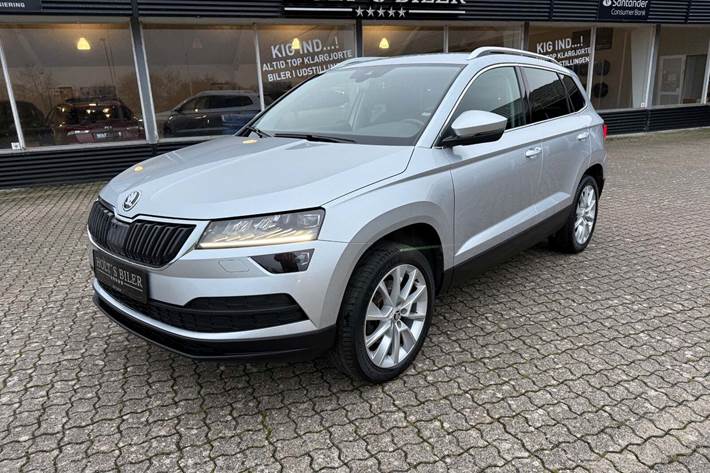 Sølv Skoda Karoq fra 2018 set udefra
