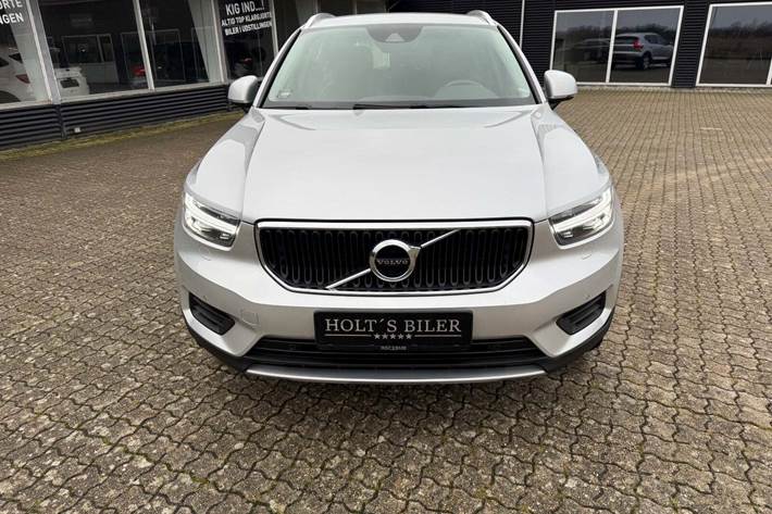 Sølv Volvo XC40 fra 2019