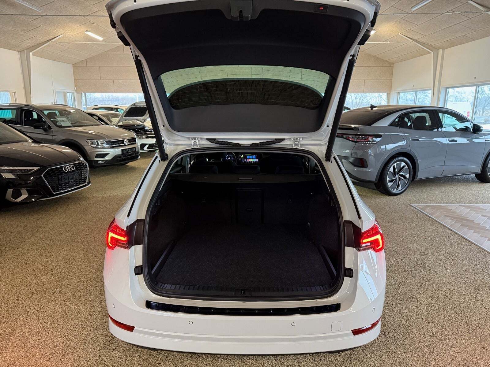 Hvid Skoda Octavia fra 2022