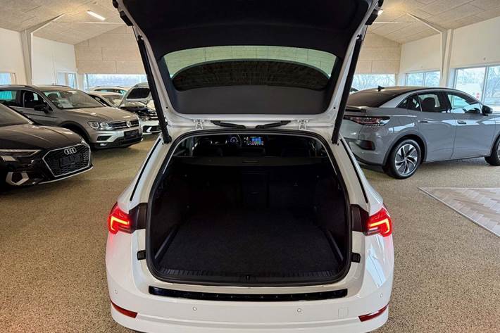 Hvid Skoda Octavia fra 2022