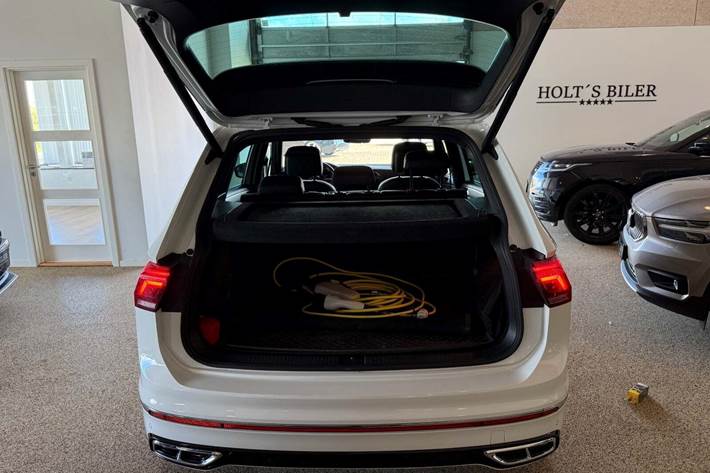 Hvid VW Tiguan fra 2021