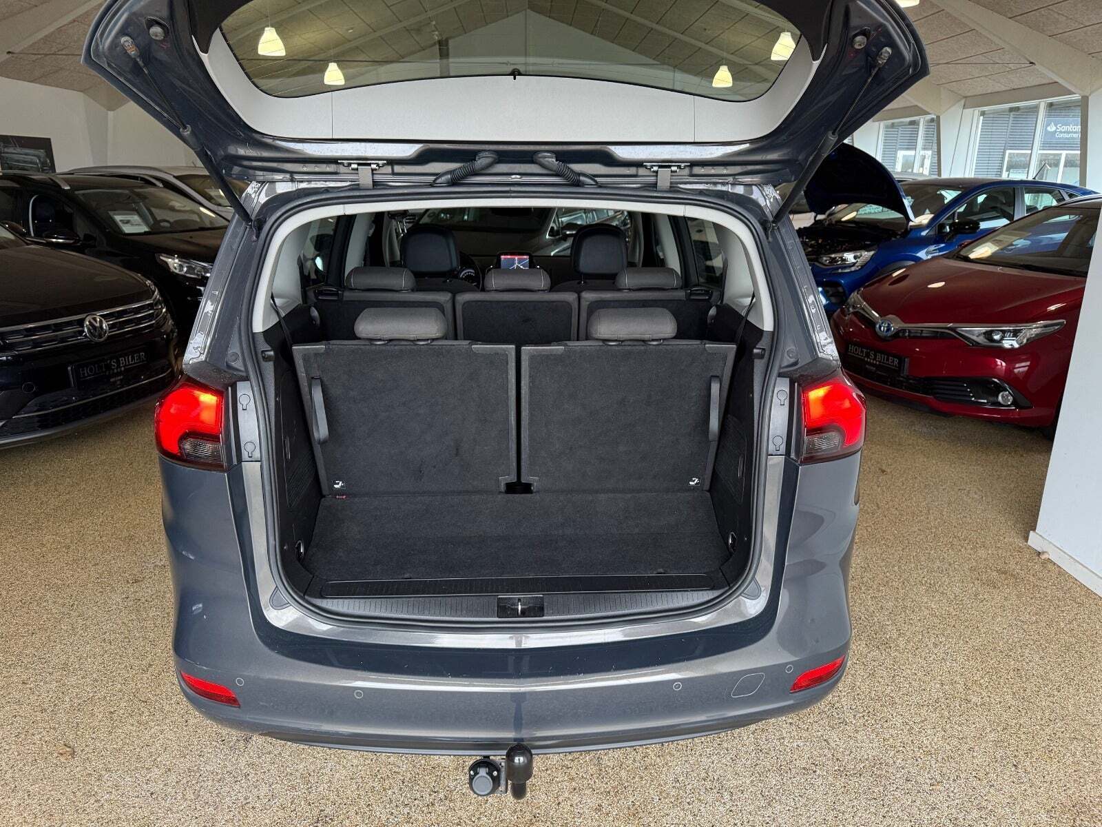 Grå Opel Zafira Tourer fra 2015