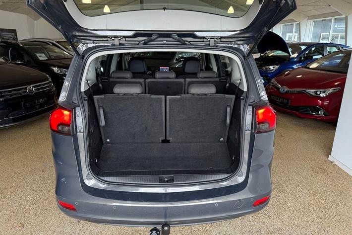 Grå Opel Zafira Tourer fra 2015