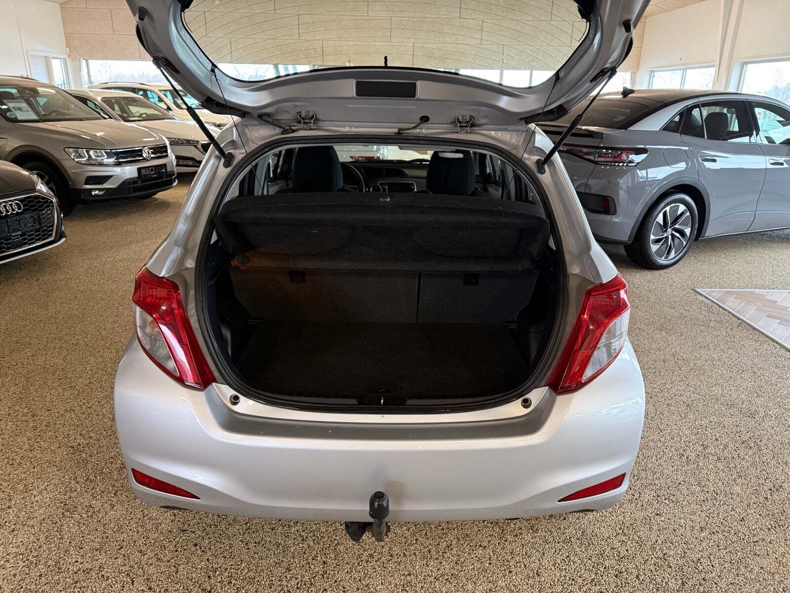 Sølv Toyota Yaris fra 2013