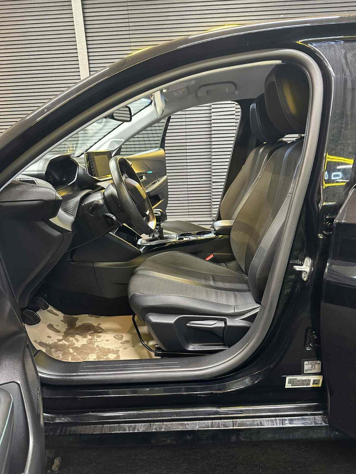 Peugeot 208 1,2 PureTech 100 Allure