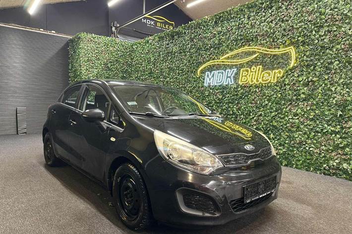 undefined Kia Rio fra 2013 set udefra