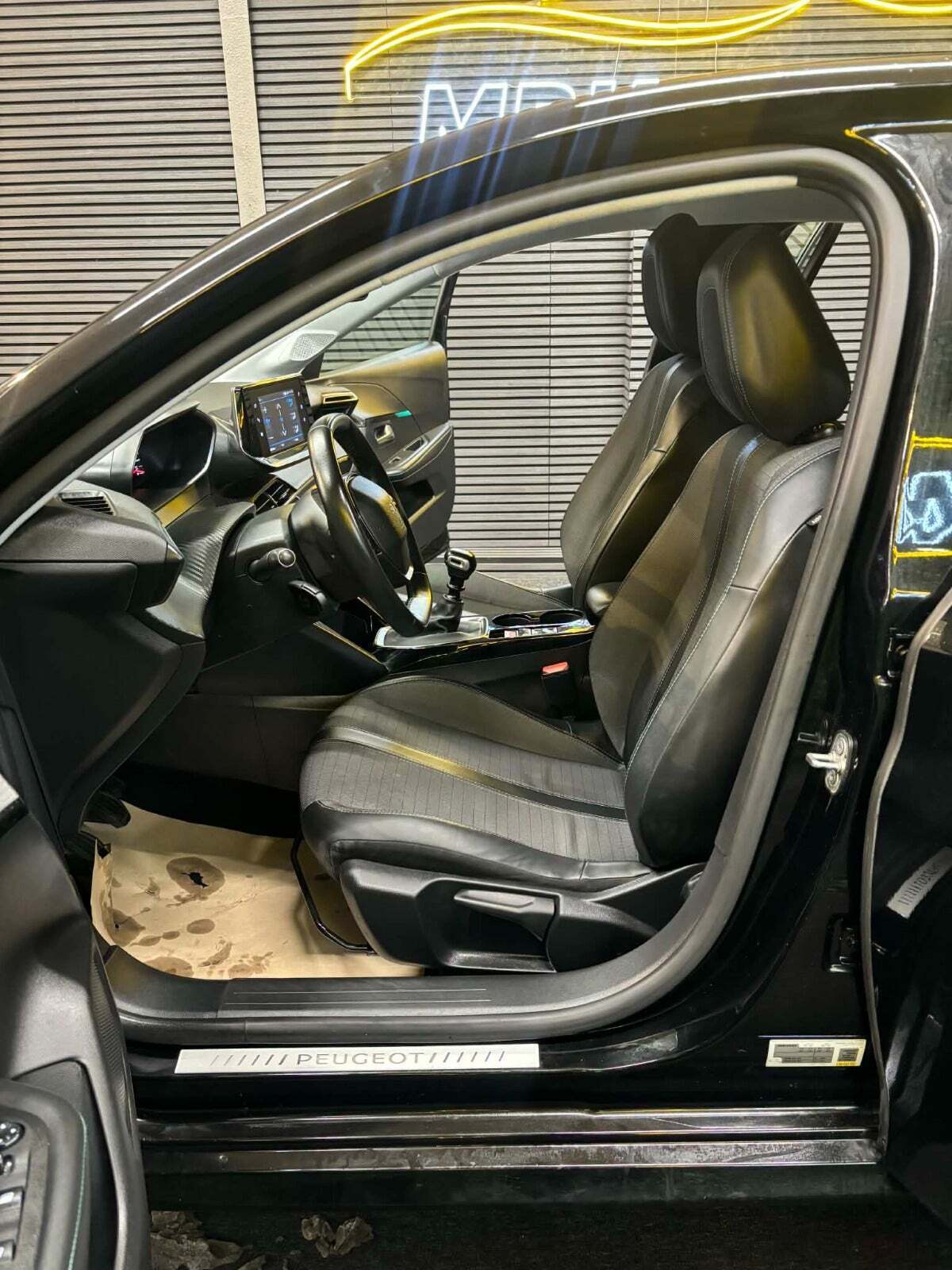 Peugeot 208 1,2 PureTech 100 Allure