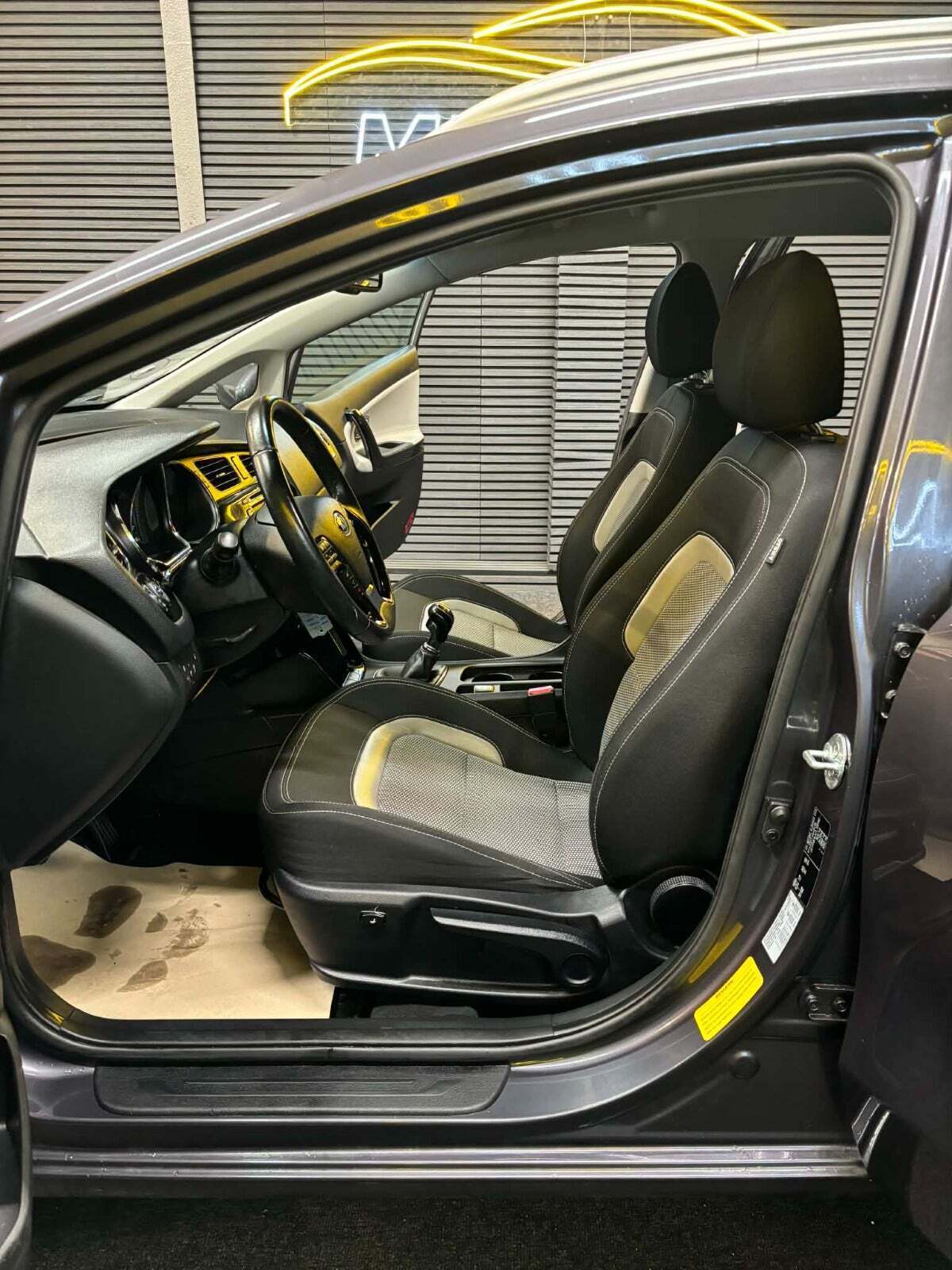 Kia Ceed 1,6 CRDi 128 Platinium Edition SW