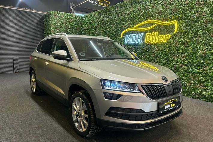 Beige Skoda Karoq fra 2019 set udefra