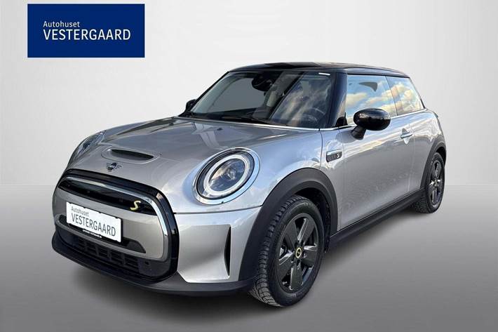 Grå Mini Cooper SE fra 2023 set udefra