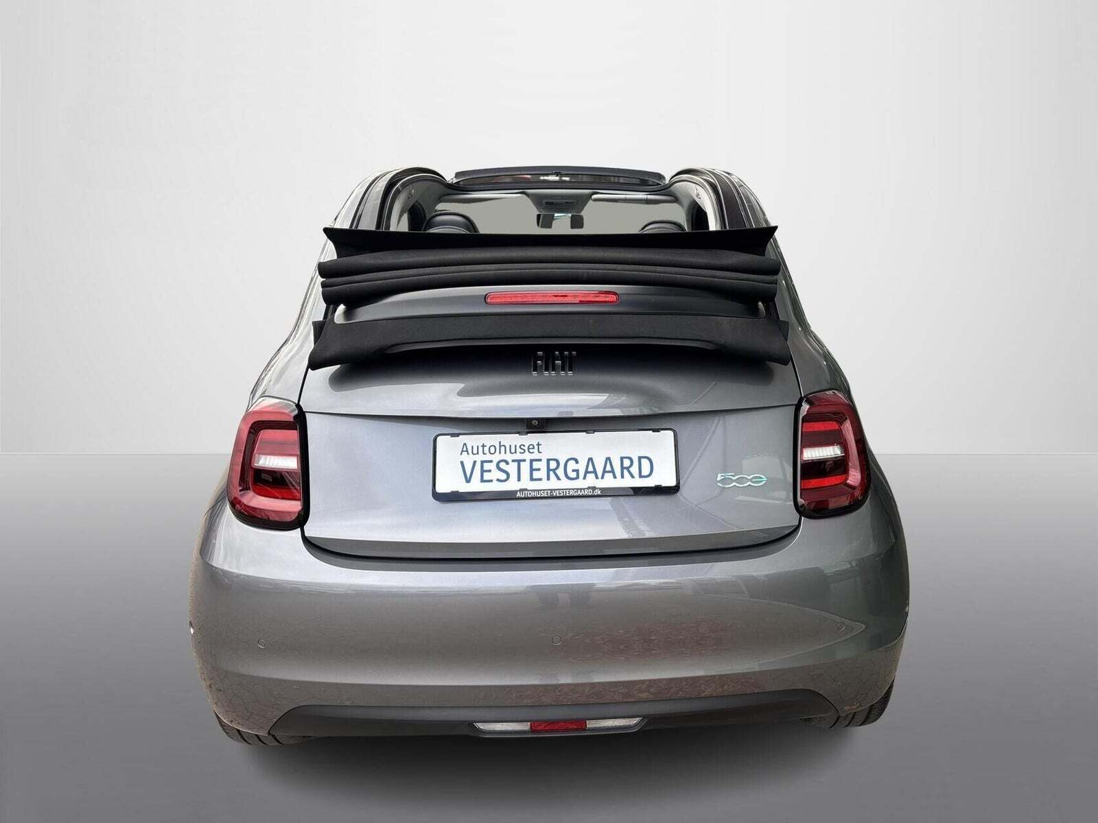 Grå Fiat 500e fra 2021