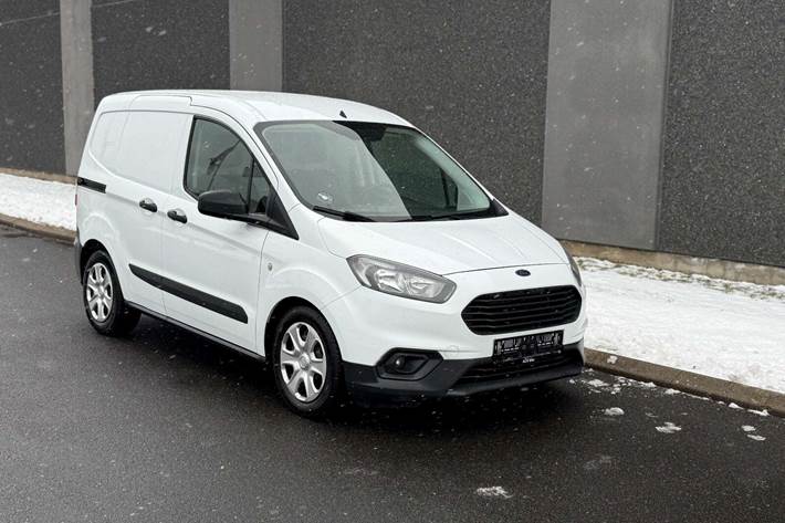 Hvid Ford Transit Courier fra 2019