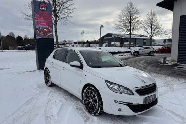 undefined Peugeot 308 fra 2016 set udefra