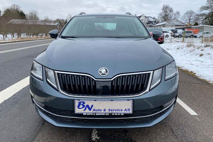 Grå Skoda Octavia fra 2018