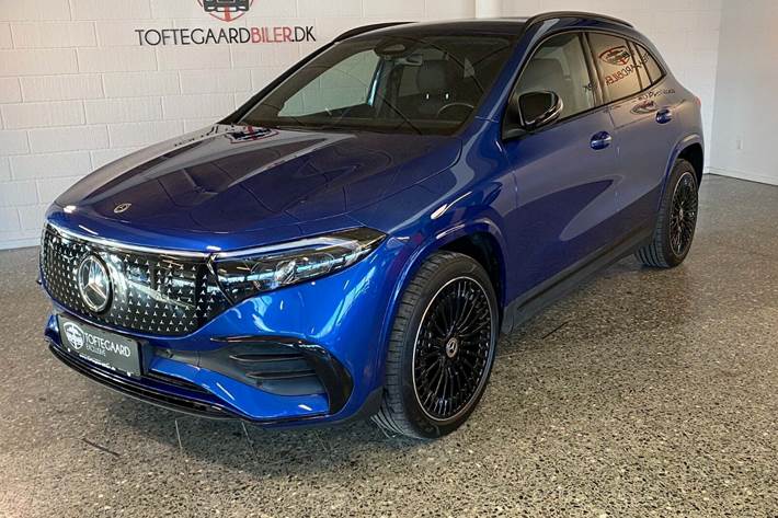 Blå Mercedes EQA250+ fra 2025 set udefra