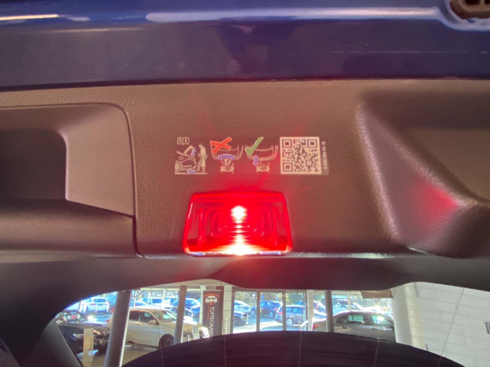 Blå Mercedes EQA250+ fra 2025