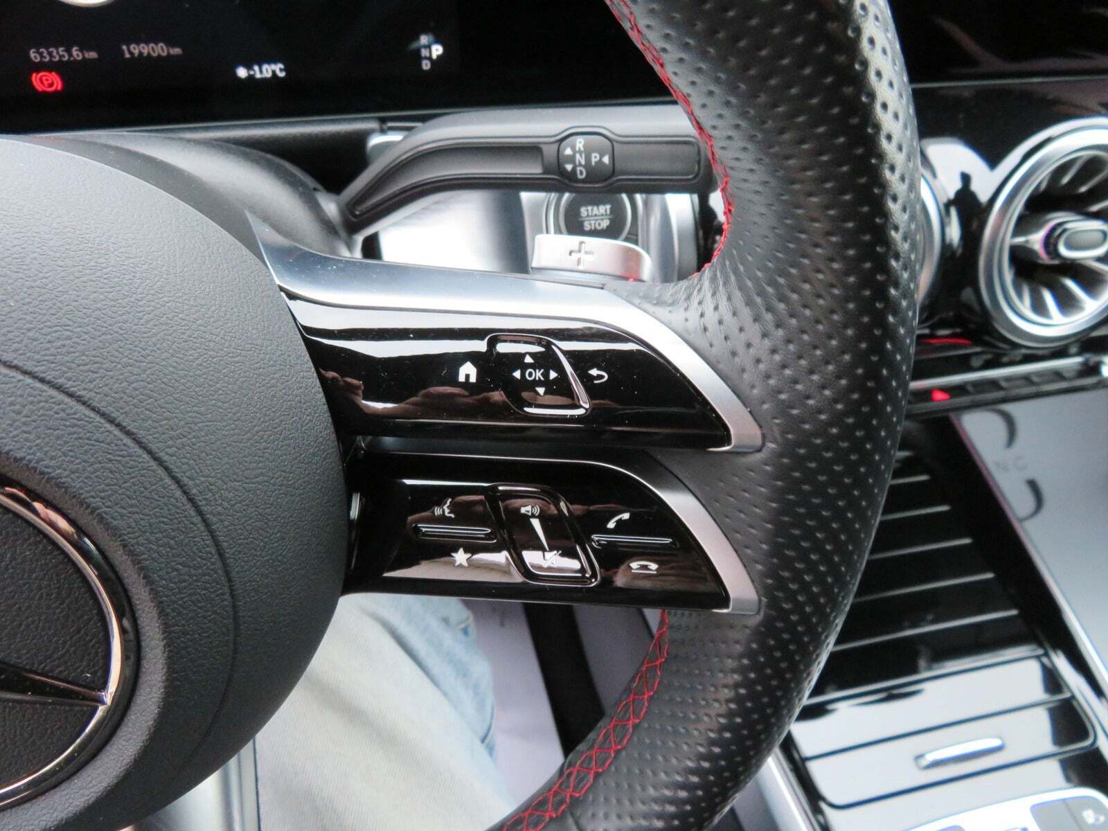 Sort Mercedes EQB350 fra 2024