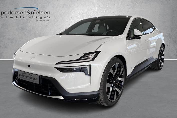 Hvid Polestar 4 fra 2025 set udefra