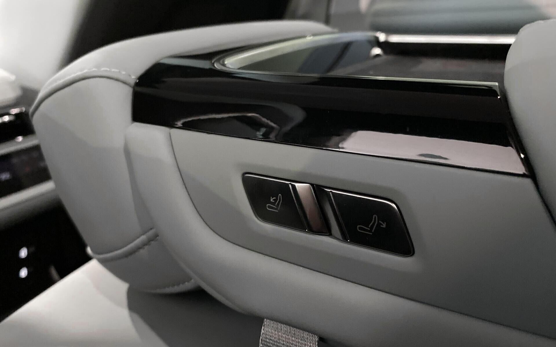 Hvid Polestar 4 fra 2025