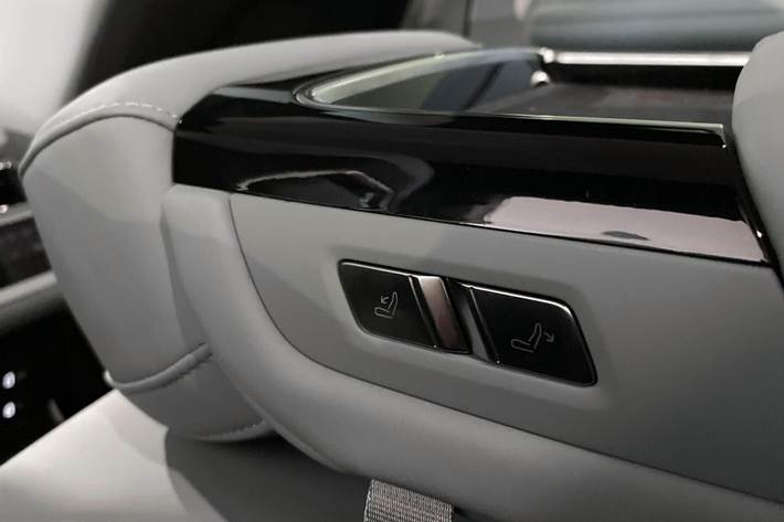 Hvid Polestar 4 fra 2025