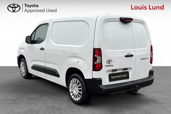 Hvid Toyota ProAce City fra 2023