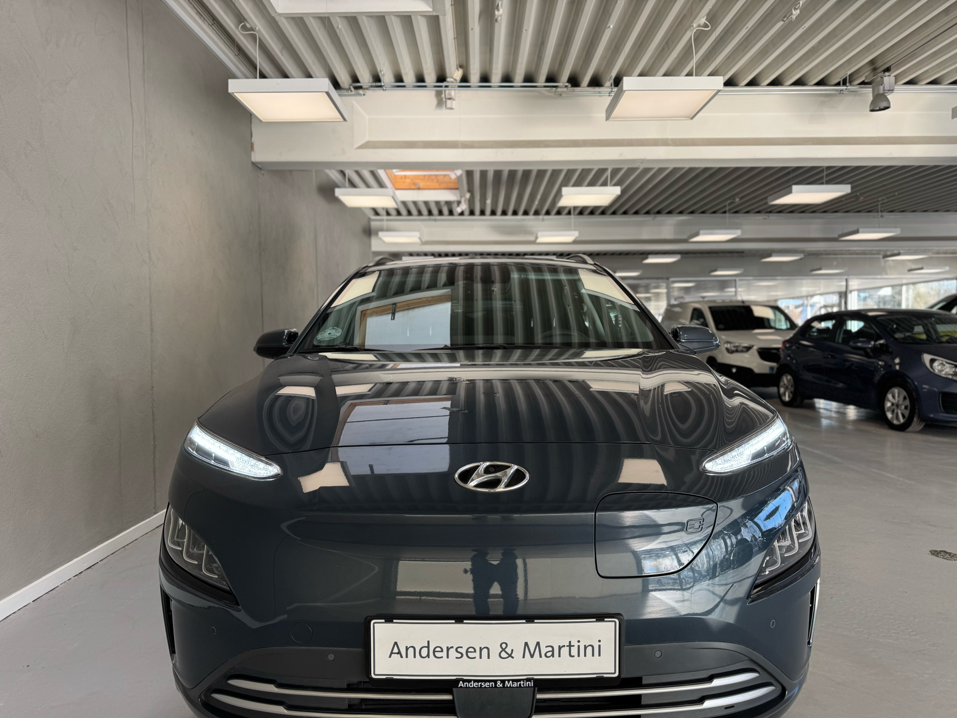 Blå Hyundai Kona fra 2021