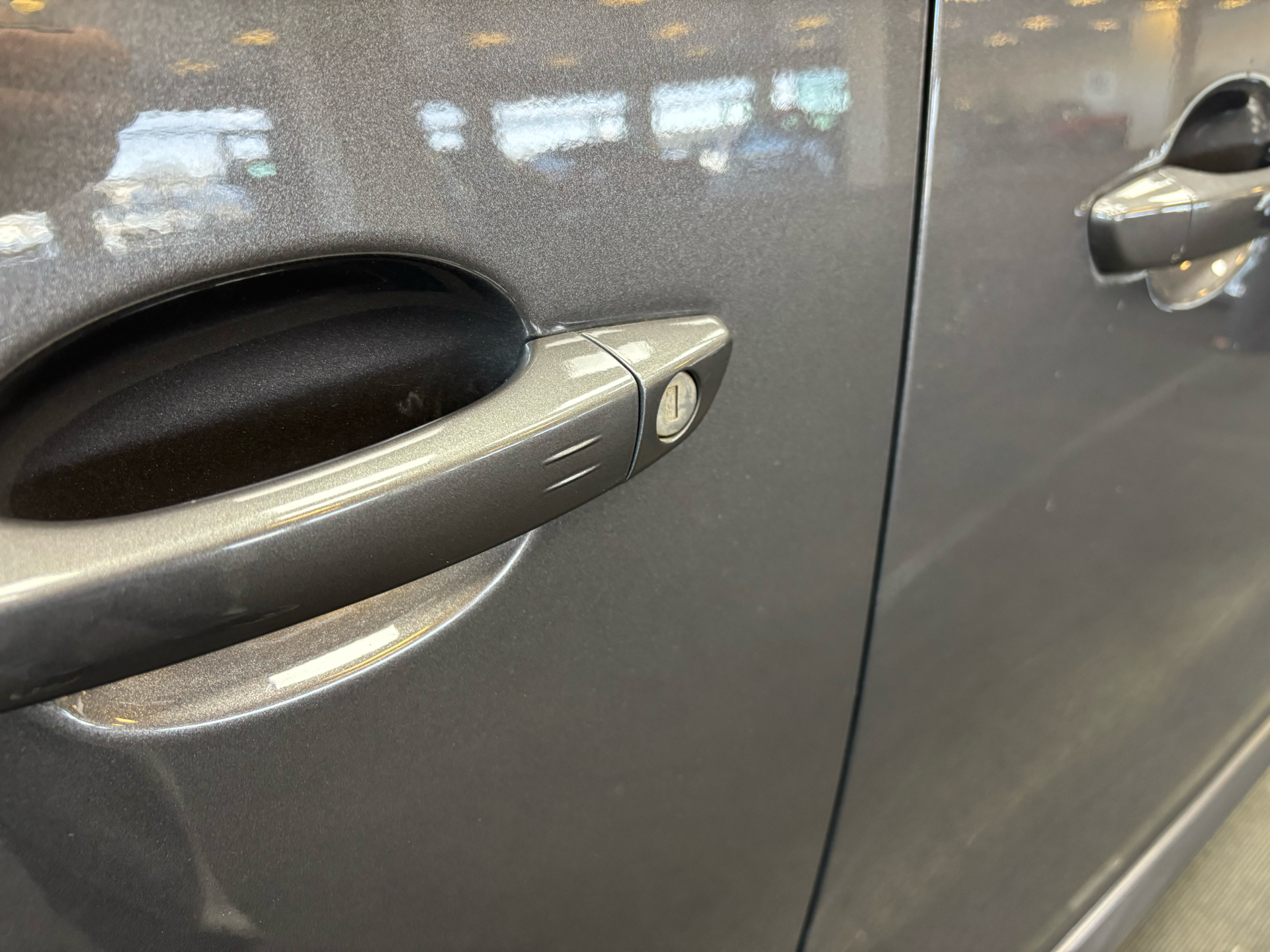 Grå Opel Zafira-e Life fra 2024