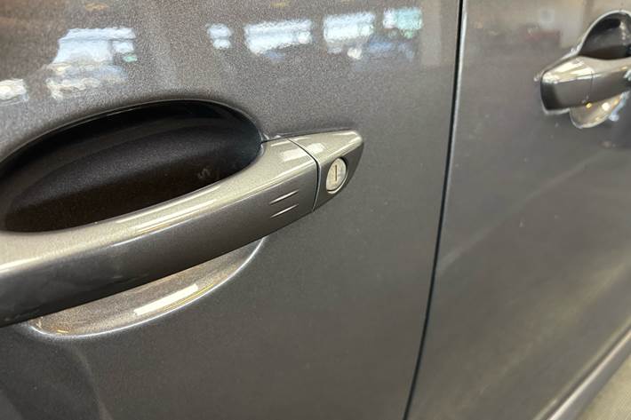 Grå Opel Zafira-e Life fra 2024