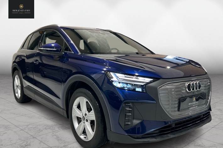 Blå Audi Q4 fra 2023 set udefra