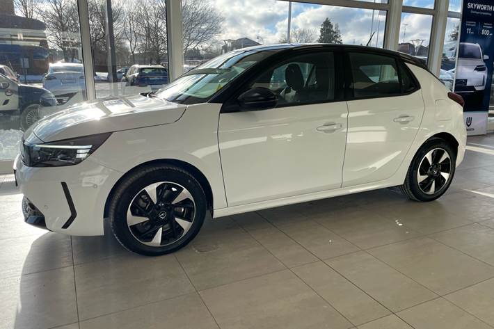 Hvid Opel Corsa-e fra 2024