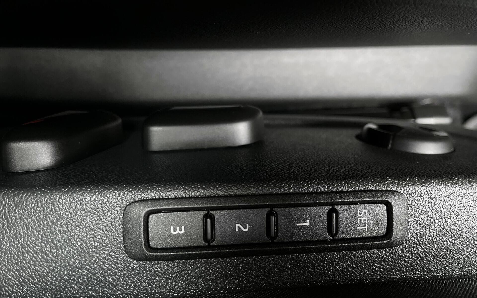 Hvid Skoda Enyaq fra 2022