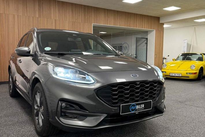 Grå Ford Kuga fra 2022