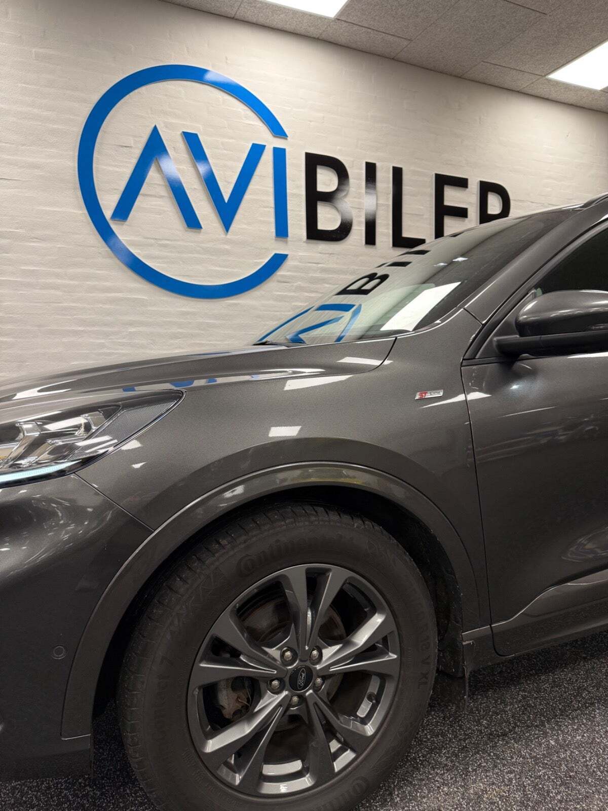 Grå Ford Kuga fra 2022