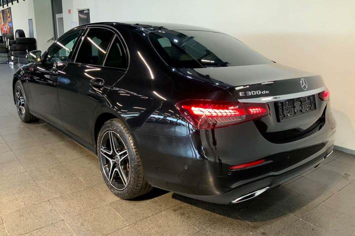 Sort Mercedes E300 de fra 2021