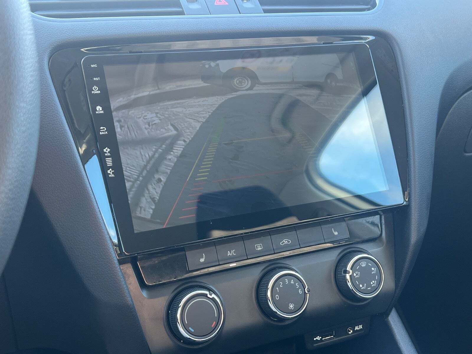 Hvid Skoda Octavia fra 2017