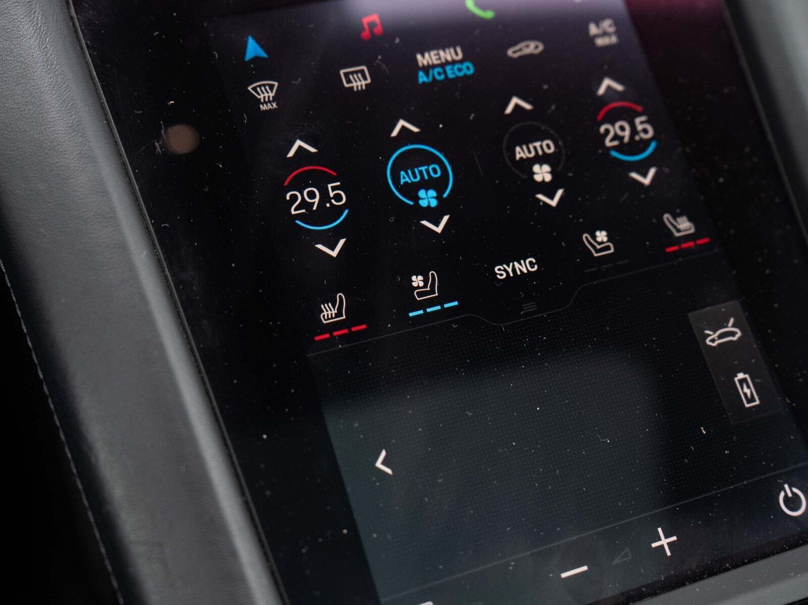 Sølv Porsche Taycan Turbo fra 2020