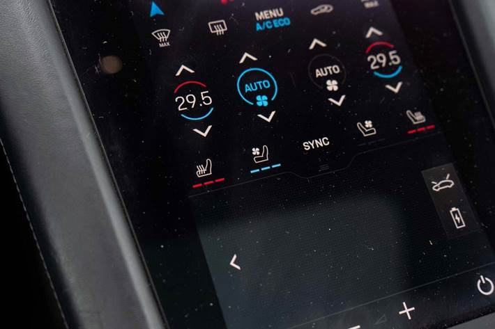 Sølv Porsche Taycan Turbo fra 2020