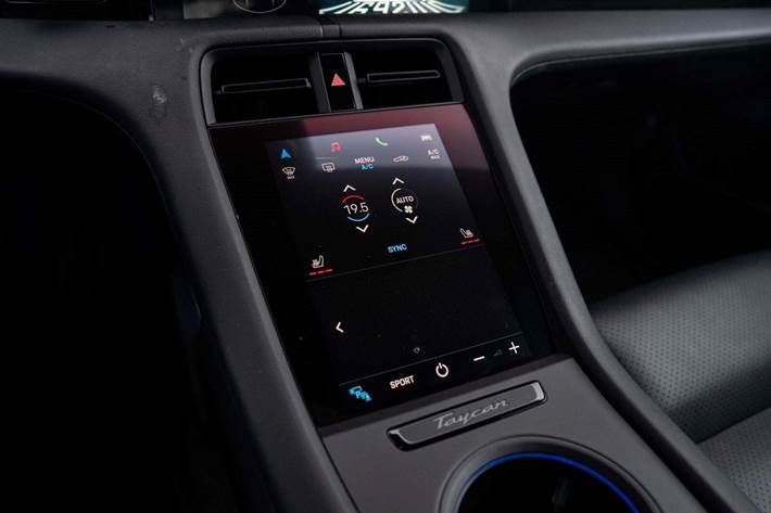 Sort Porsche Taycan fra 2021